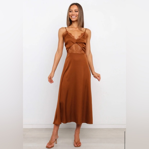 Petal & Pup / Ariel Dress - Rust
Satin Sheen Feel Lace Midi Dress - Picture 12 of 16